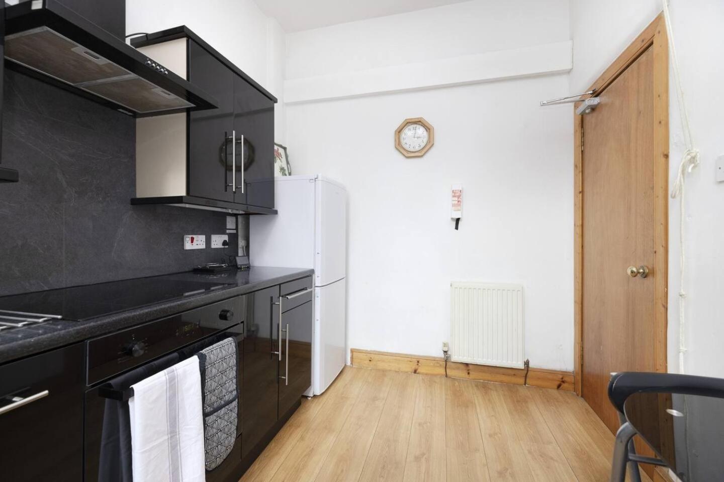 Joivy 3 Bed Flat In Old Town, Close To Grassmarket EDI Exterior foto